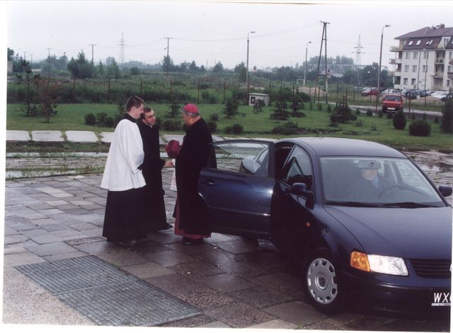 003_powitanie_biskupa_przed_bierzmowaniem.jpg